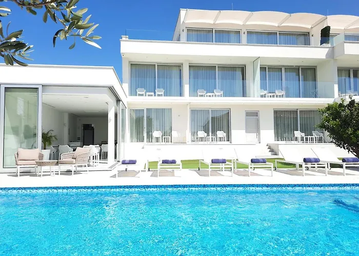 Demar & Dependance Oda ve Kahvaltı 4*