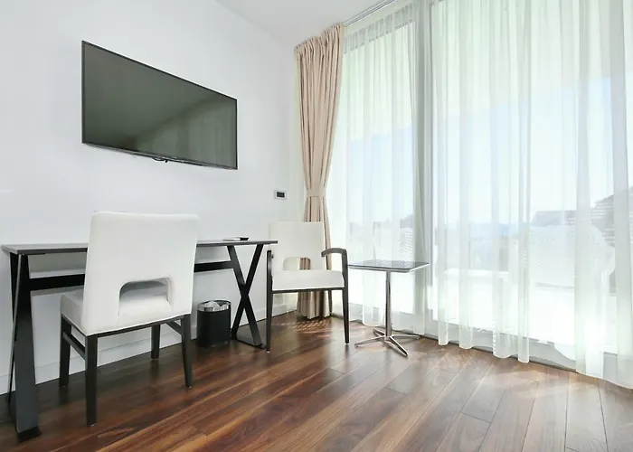 Demar & Dependance Ζαντάρ