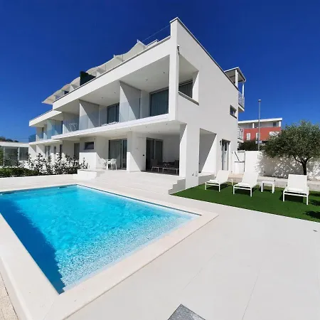 לינה וארוחת בוקר Demar & Dependance זאדאר