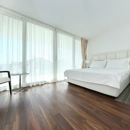 לינה וארוחת בוקר Demar & Dependance 4*